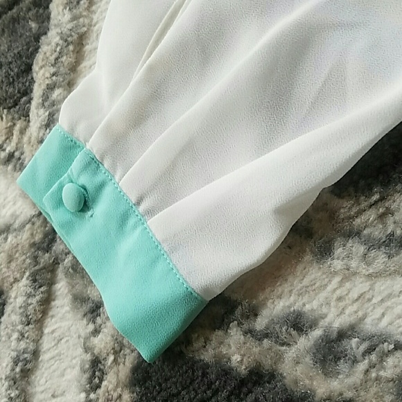 NWT F21 Semi-Sheer Button Down Blouse - Picture 8 of 8